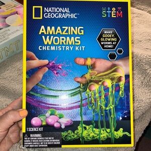🔹4 for $30 New in Box National Geographic Amazing Worms Chemistry Kit